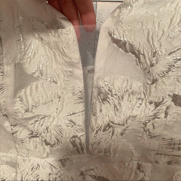 Inmod white/silver jacquard gown - Picture 2 of 7